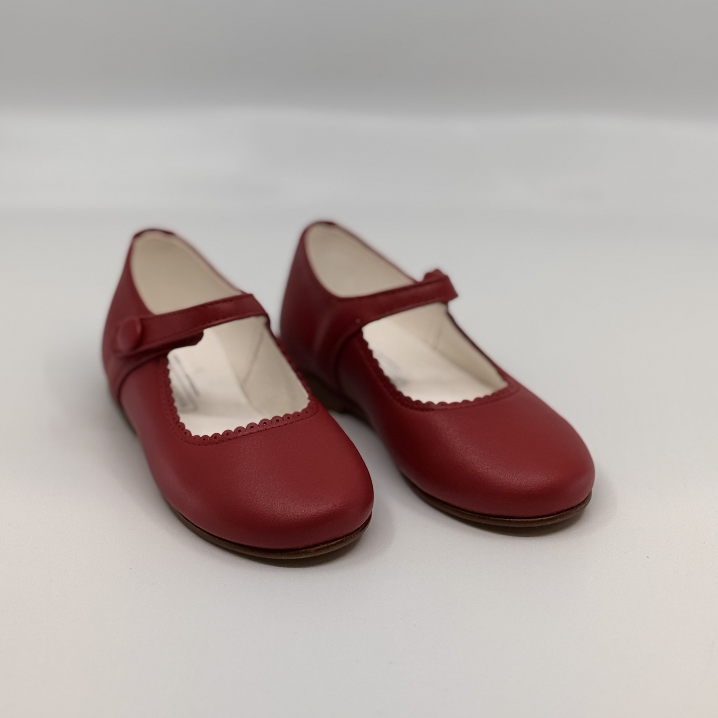 MARIA CATLAN GIRLS SCALLOP VELCRO MARY JANE- WHITE OR RED