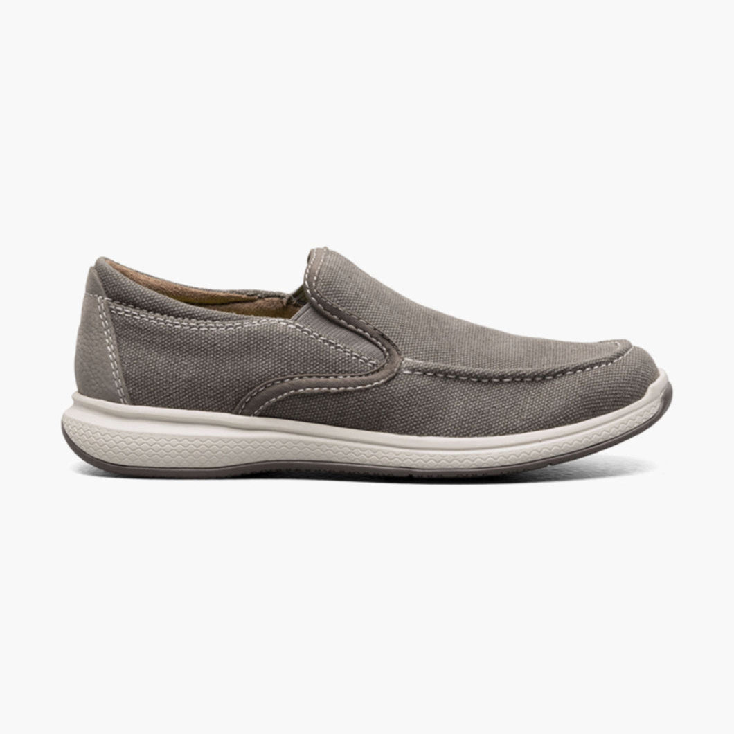 The easy-on, easy-off design and cool canvas upper of the Florsheim Venture Canvas Moc Toe Venetian Loafer, Jr. make it the perfect warm weather shoe. The versatile design is complemented by the comfort of a fully cushioned footbed and our ultra-comfortable Supacush midsole.