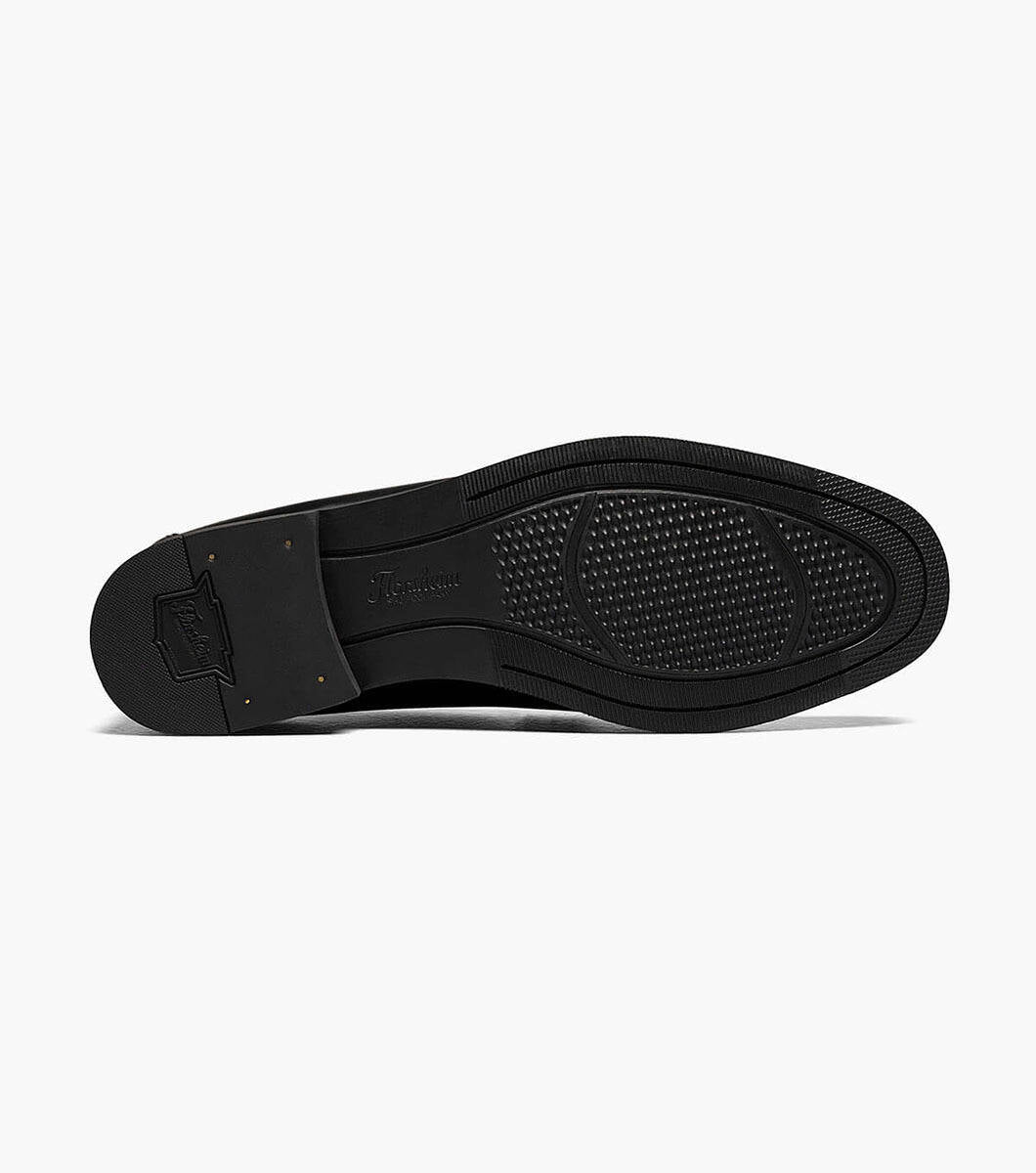 The Florsheim Berkley Flex Penny Loafer features a soft genuine handsewn leather upper with a stylish beef roll and stacked heel. Whether you dress them up with a sport coat or dress them down with a pair of jeans, the Berkley Flex elevates anything you wear.