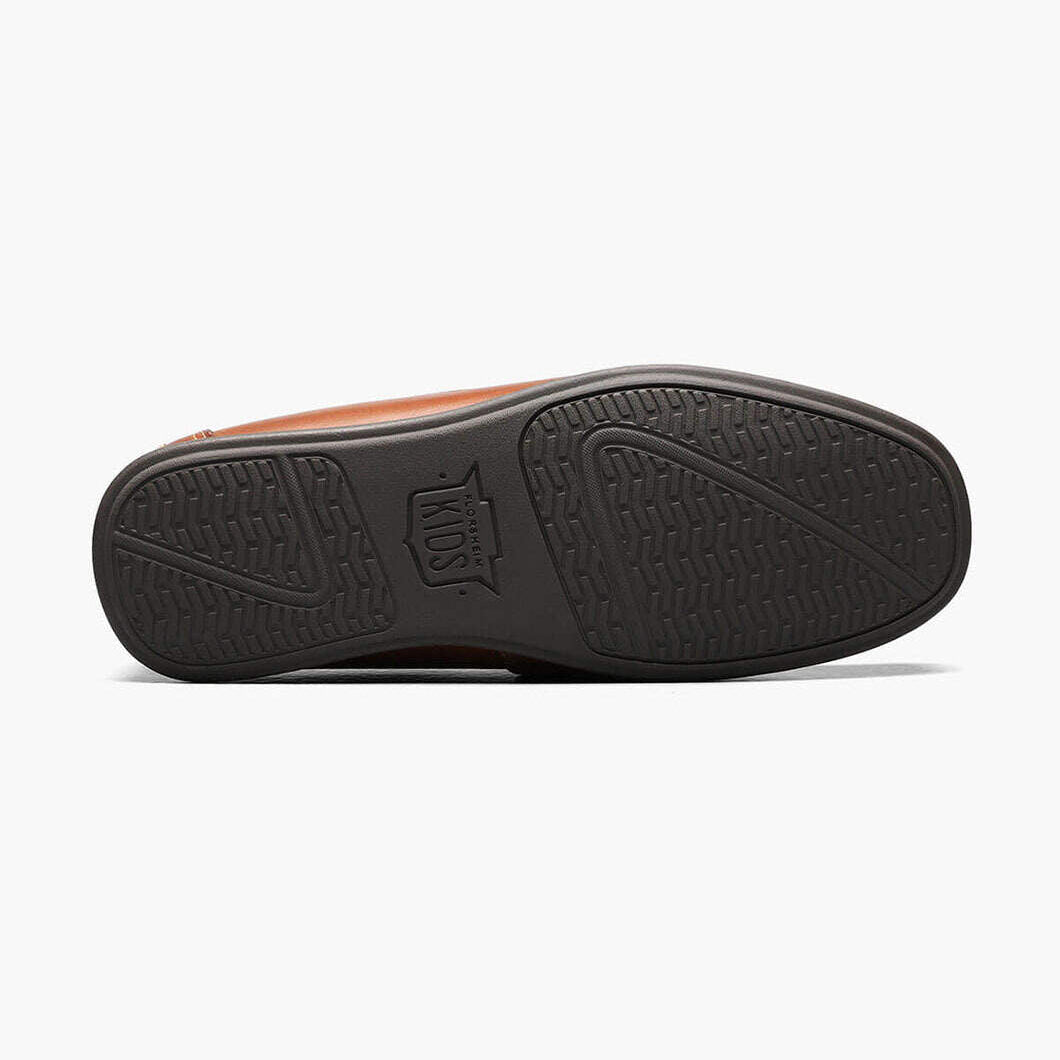 Clean and modern, the Florsheim Jasper Moc Toe Penny Driver, Jr. looks just like dad’s favorite pair of mocs. With its handsewn upper and fully cushioned footbed, this versatile driver will put him in the fashion fast lane and at the forefront of comfort.