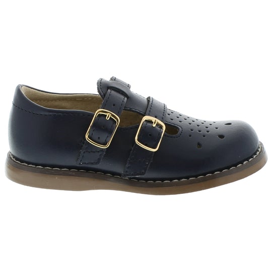 These classic and traditional shoes are perfect for all occasions! We love them on both boys and girls. Perfect for little feet through big kids, the FootMates Danielle shoe will never go out of style. Sizing: This item runs a half size long. FootMates recommends that if your child measures a size 4.0, that you order a size 3.5.