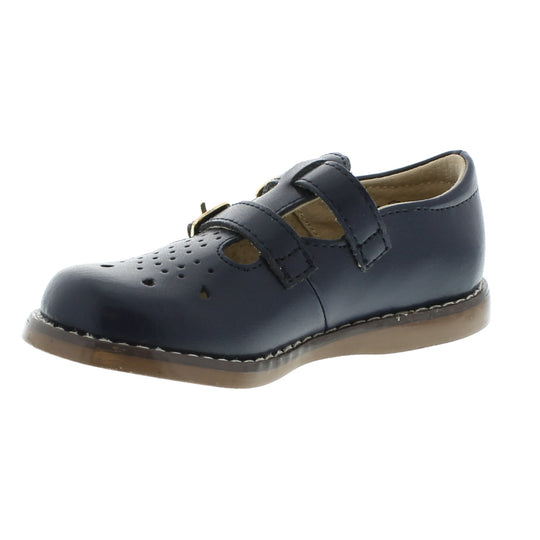 These classic and traditional shoes are perfect for all occasions! We love them on both boys and girls. Perfect for little feet through big kids, the FootMates Danielle shoe will never go out of style. Sizing: This item runs a half size long. FootMates recommends that if your child measures a size 4.0, that you order a size 3.5.