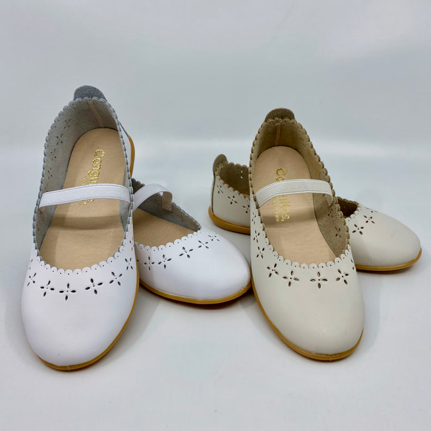 Ballet flat for girls with detail made of washable leather, you can wash them in washing machine. With elastic strap on the instep for better grip on the foot. It has a rubber sole that provides comfort, while becomes the ideal footwear for weddings, baptisms and confirmations.