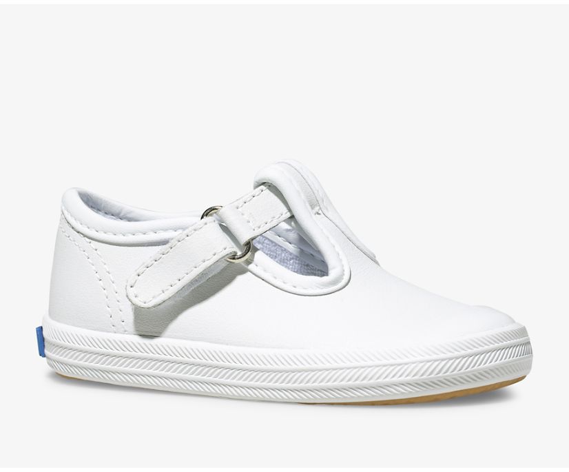 For your little champion in training, Keds’ Champion® Toe Cap T-Strap is the perfect shoe. Designed with their budding independence in mind, a T-strap closure makes for easy on/off, while cushy memory foam keeps them comfortably supported.