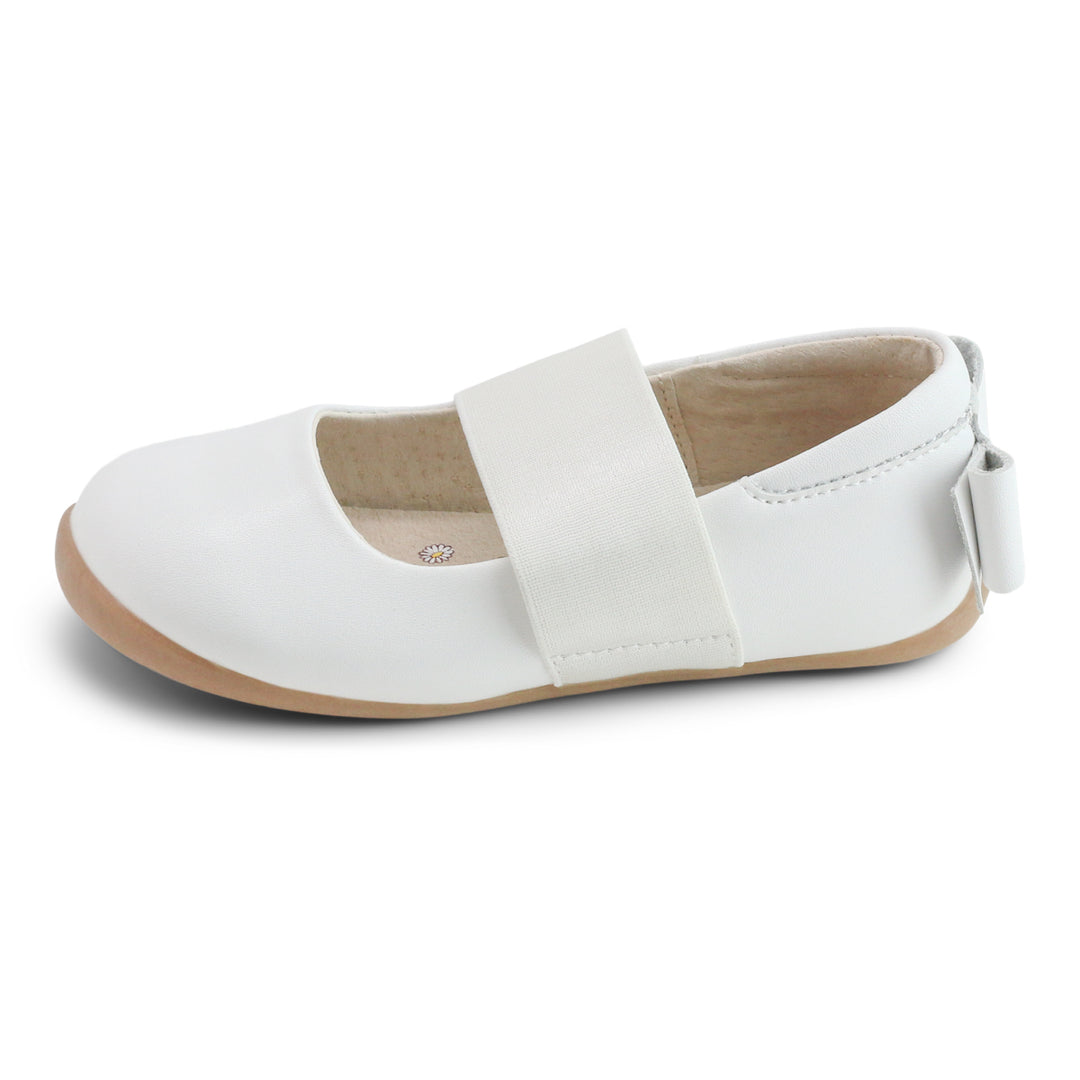Who knew comfort could look so good? The magic is in the details of Aria, featuring the highest quality leather, the perfect complement to a tutu or a garden party. A soft padded collar adds support for the heel, while a suede bow adds a touch of style and surprise. It's the last thing you'll see as she darts away! Sweet yet functional satin elastic with an extra soft suede backing provides support and all-day comfort.