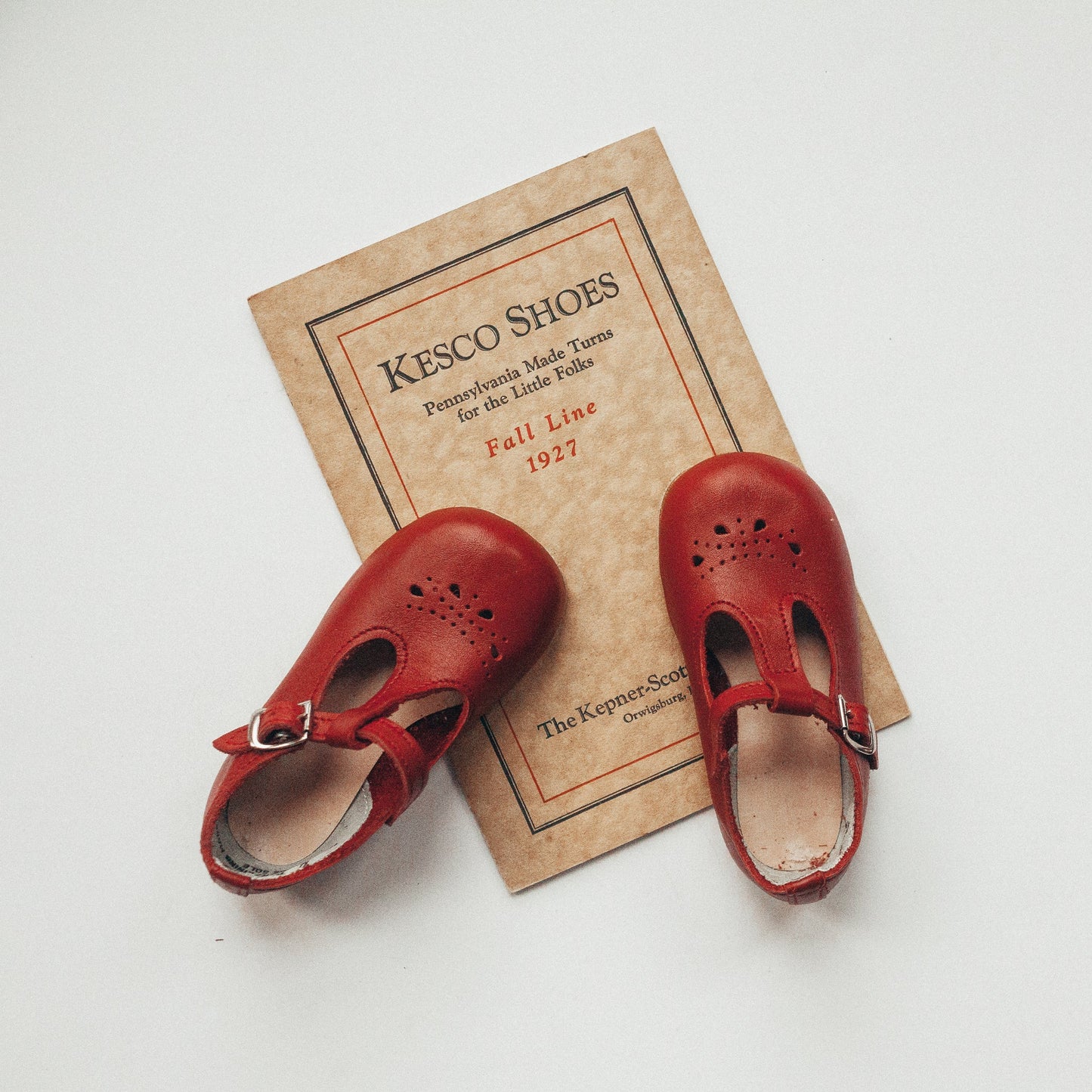 Each pair of shoes is carefully crafted in our historic factory located in Central Pennsylvania. The White Right Step Oxford is made of white leather and lined with breathable leather and cotton which work together to draw out any moisture. The structure of the shoe and the flexible sole provide stability without weight to support your child's early steps.