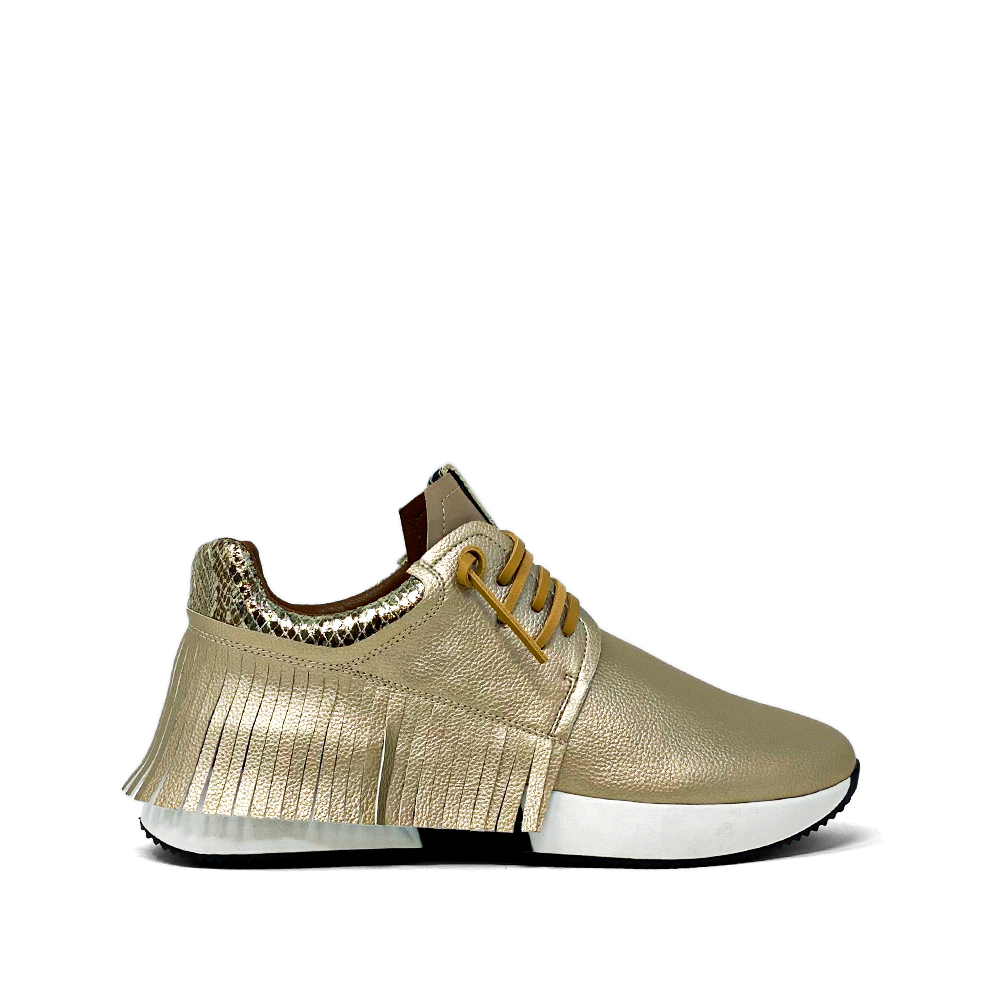Our streamlined PEPA sneakers are inpired by classic moccasins silhouettes. This charming pair is crafted from super soft faux leather and is finished with a fringe detail at the heel. These will work great with any denim hue.