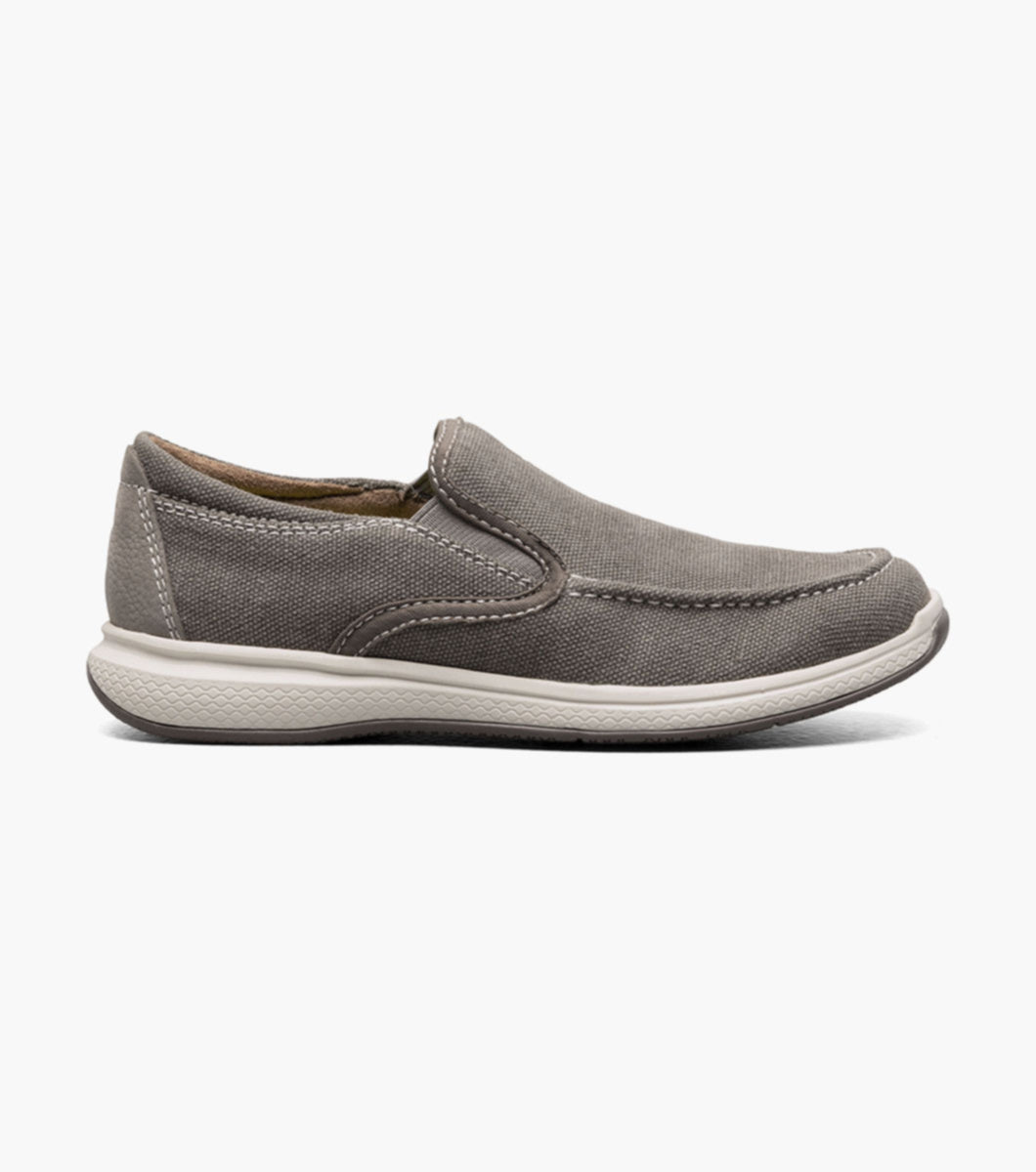 The easy-on, easy-off design and cool canvas upper of the Florsheim Venture Canvas Moc Toe Venetian Loafer, Jr. make it the perfect warm weather shoe. The versatile design is complemented by the comfort of a fully cushioned footbed and our ultra-comfortable Supacush midsole.