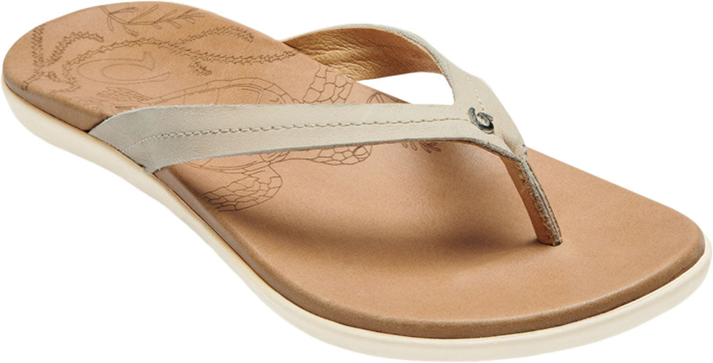 Women’s Honu Sandal pulls inspiration from one of Hawaii’s most beloved creatures, the sea turtle. With a wrapped leather footbed adorned with honu-inspired, laser-etched artwork and premium leather straps, this sandal embodies the beauty and essence of the Hawaiian Green Sea Turtle. Made for the beach, not the ocean