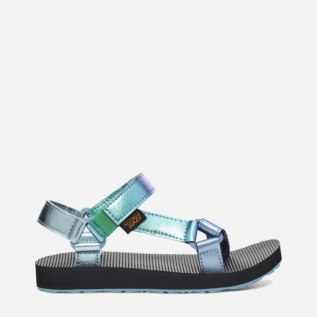 A tiny takedown from our main line, this high-shine remake packs a punch with color-blocked metallic leather straps. An earth-friendly kids’ sandal that’s ready to roam, the Original Universal Shimmer keeps leather out of landfills by utilizing reconstituted leather straps.