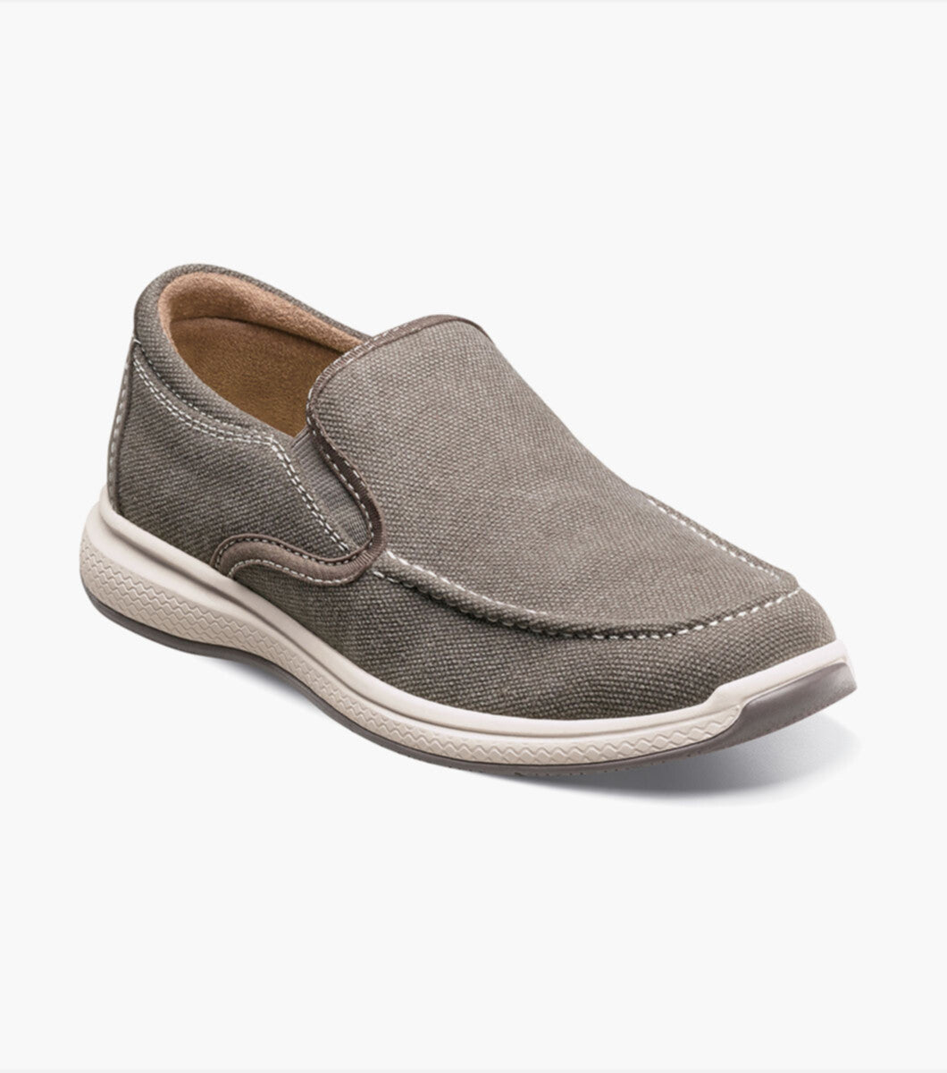 The easy-on, easy-off design and cool canvas upper of the Florsheim Venture Canvas Moc Toe Venetian Loafer, Jr. make it the perfect warm weather shoe. The versatile design is complemented by the comfort of a fully cushioned footbed and our ultra-comfortable Supacush midsole.