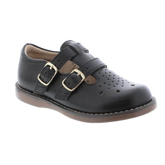 These classic and traditional shoes are perfect for all occasions! We love them on both boys and girls. Perfect for little feet through big kids, the FootMates Danielle shoe will never go out of style. 