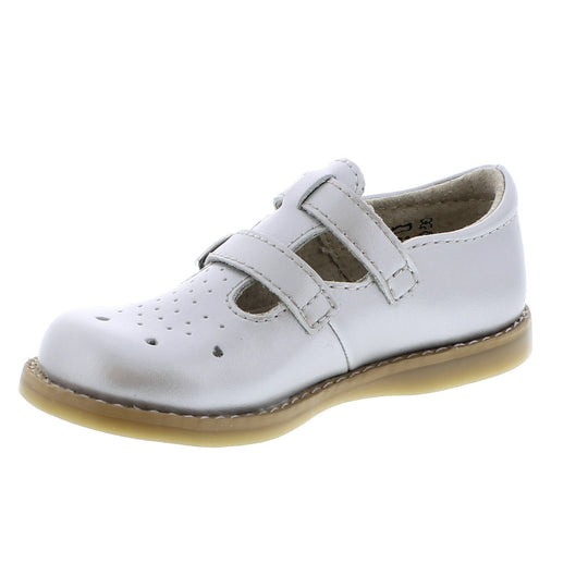 These classic and traditional shoes are perfect for all occasions! We love them on both boys and girls. Perfect for little feet through big kids, the FootMates Danielle shoe will never go out of style.   Sizing: This item runs a half size long. FootMates recommends that if your child measures a size 4.0, that you order a size 3.5.