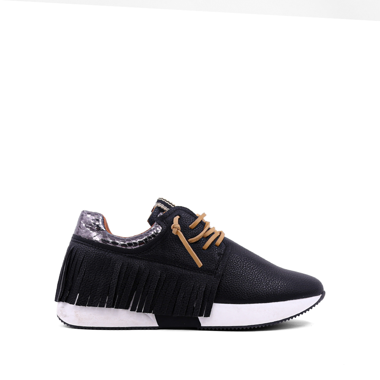Our streamlined PEPA sneakers are inpired by classic moccasins silhouettes. This charming pair is crafted from super soft faux leather and is finished with a fringe detail at the heel. These will work great with any denim hue.