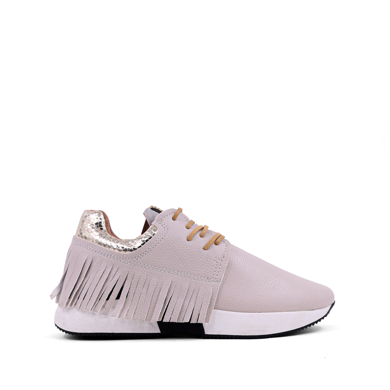 Our streamlined PEPA sneakers are inpired by classic moccasins silhouettes. This charming pair is crafted from super soft faux leather and is finished with a fringe detail at the heel. These will work great with any denim hue.