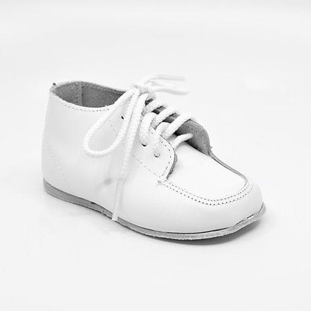 Each pair of shoes is carefully crafted in our historic factory located in Central Pennsylvania.  The White Right Step Oxford is made of white leather and lined with breathable leather and cotton which work together to draw out any moisture. The structure of the shoe and the flexible sole provide stability without weight to support your child's early steps.