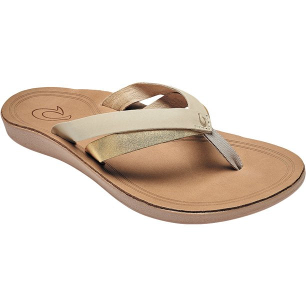 transition effortlessly from surfing on the beach to strolling around the metropolis with the OluKai Kaekae Flip Flop. This thong sandal features a combination of metallic leather straps and soft microfiber lining to keep your feet comfortable.