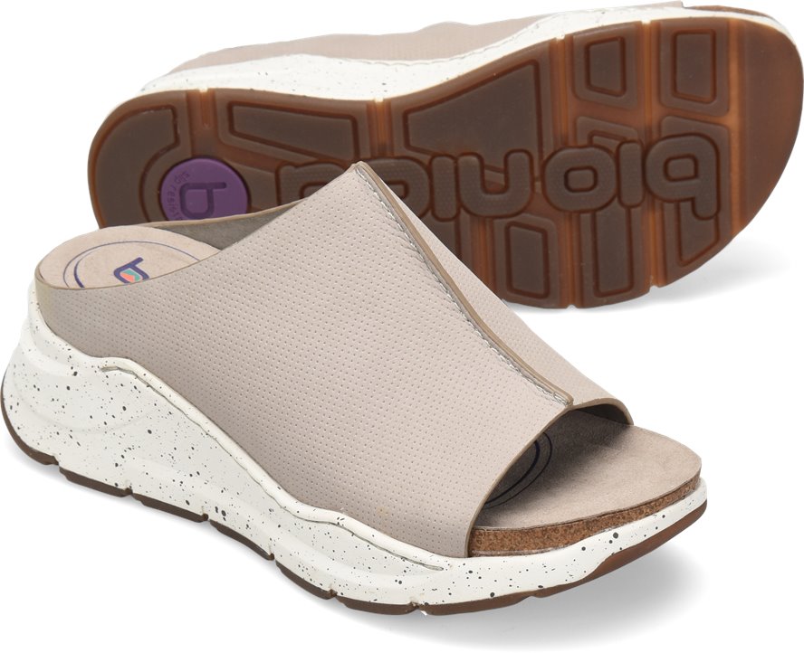 Waterproof and eco-friendly premium American nubuck leather tanned with a closed-loop water system for reduced environmental impact Ultra-padded cork-EVA anatomic footbed Arch support and toe bar Molded lightweight EVA midsole for added lift Slip-resistant and abrasion-resistant rubber outsole Heel Height: 2 1/2 inches Lightweight, flexible design Fits true to size