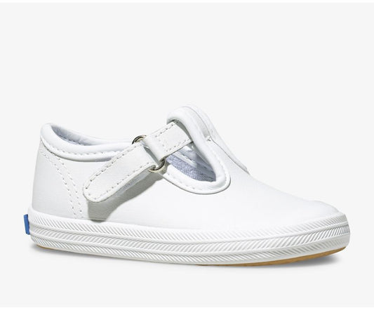 For your little champion in training, Keds’ Champion® Toe Cap T-Strap is the perfect shoe. Designed with their budding independence in mind, a T-strap closure makes for easy on/off, while cushy memory foam keeps them comfortably supported.