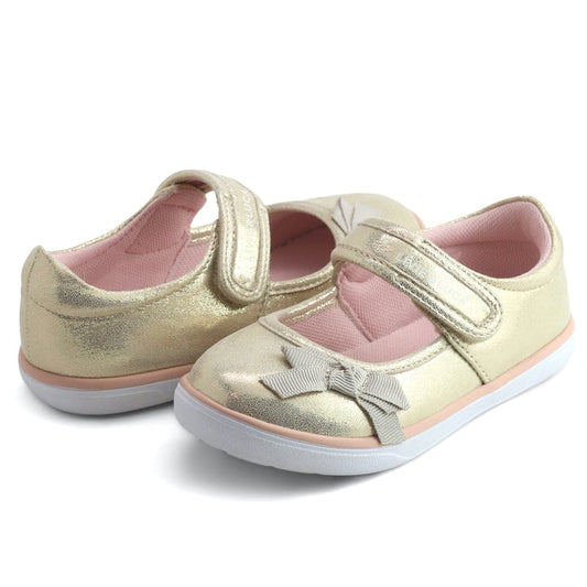 Meet River, a sporty Mary Jane with a grosgrain ribbon bow. Crafted using the highest-quality recycled materials and made to play, this cute and girly style takes you from party to playground. Featuring removable footbeds for fit customization, this APMA Approved (American Podiatric Medical Assoc for healthy foot development) shoe is made to last.