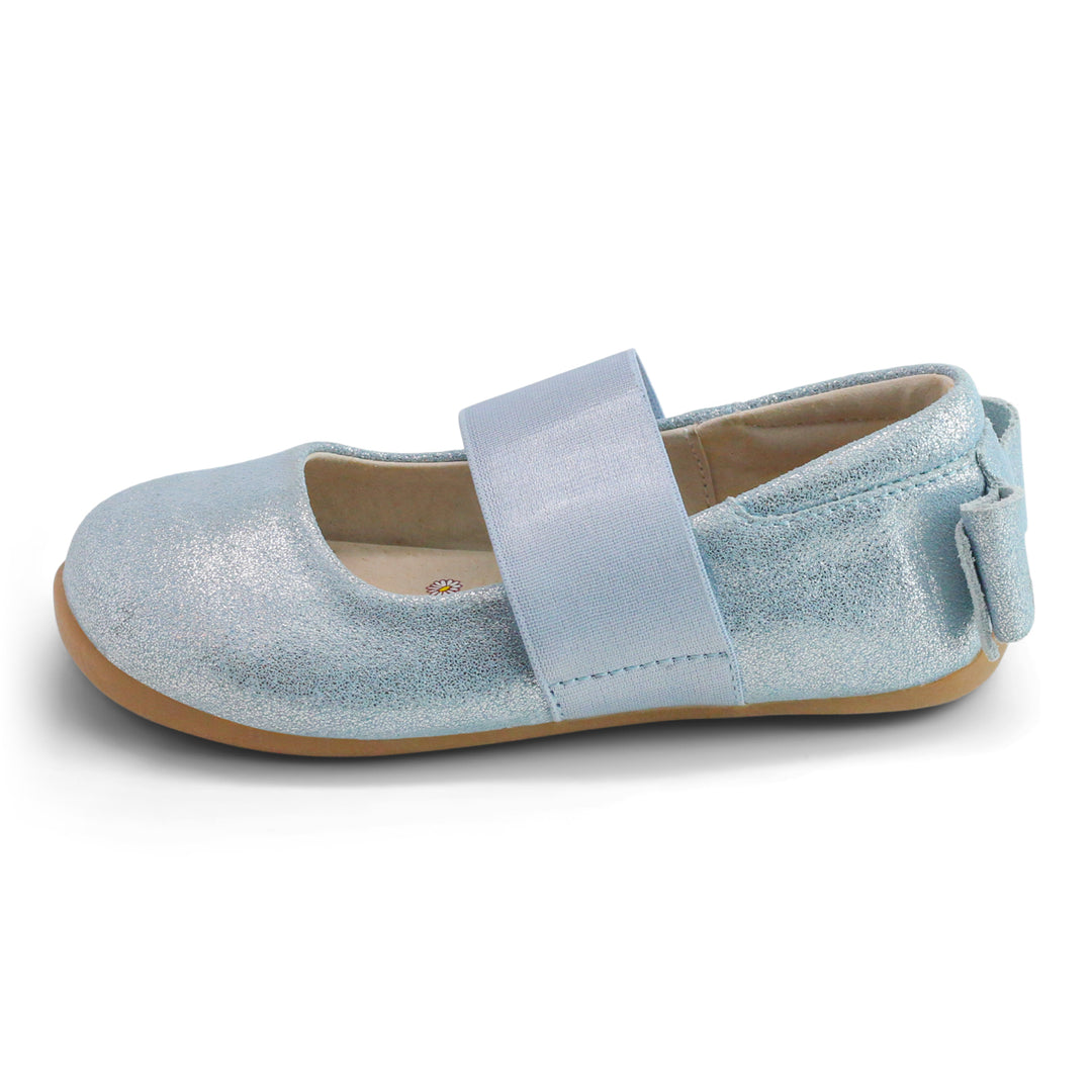 The magic is in the details of Aria, featuring the highest quality leather, the perfect complement to a tutu or a garden party. A soft padded collar adds support for the heel, while a suede bow adds a touch of style and surprise. It's the last thing you'll see as she darts away! Sweet yet functional satin elastic with an extra soft suede backing provides support and all-day comfort. 