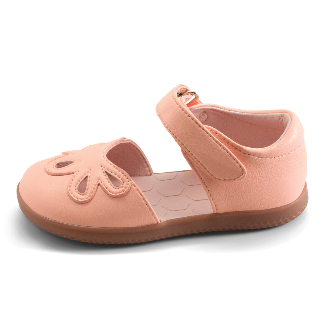 Petal 2.0 Dew Drop is cute as a button AND one high-performing sandal! She’s not only been engineered with high abrasion resistance vegan leather, but she also has absorbent quick dry linings, is machine washable, and has a molded EVA footbed for pure comfort. With a secret message on the strap, this vegan summer sandal for girls will make you smile and keep your kiddo safe at play.
