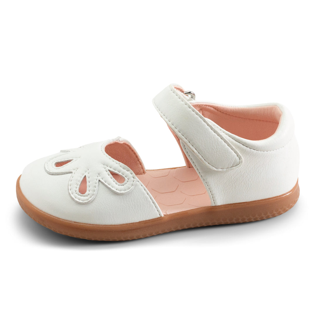 Petal 2.0 Dew Drop is cute as a button AND one high-performing sandal! She’s not only been engineered with high abrasion resistance vegan leather, but she also has absorbent quick dry linings, is machine washable, and has a molded EVA footbed for pure comfort. With a secret message on the strap, this vegan summer sandal for girls will make you smile and keep your kiddo safe at play.