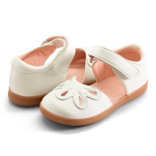 Petal 2.0 Dew Drop is cute as a button AND one high-performing sandal! She’s not only been engineered with high abrasion resistance vegan leather, but she also has absorbent quick dry linings, is machine washable, and has a molded EVA footbed for pure comfort. With a secret message on the strap, this vegan summer sandal for girls will make you smile and keep your kiddo safe at play.