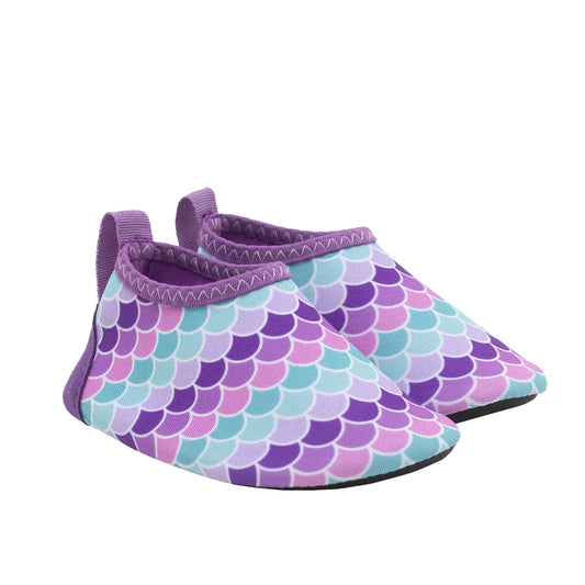 THE baby summer shoe that's made for any activity in and out of the water. We know going on summer outings with a little one in tow isn't always easy. That's why we've made these Robeez water shoes functional for prewalkers (flexibility gives the feel of walking barefoot with the added benefit of being a water shoe) and easy on parents (convenient heel loop that allows for easy on-and-off).