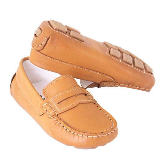 Kone boys’ leather loafers offer the ultimate combination of style, elegance, and comfort. The classic modeling intersects with the highest quality materials and expert craftsmanship. Whether you dress them up or dress them down, your little prince will shine in his Kone leather loafers! Leather upper Slip-on penny loafer design for quick and easy on and off Breathable lining and a cushioned insole Driver style sole Made in Peru