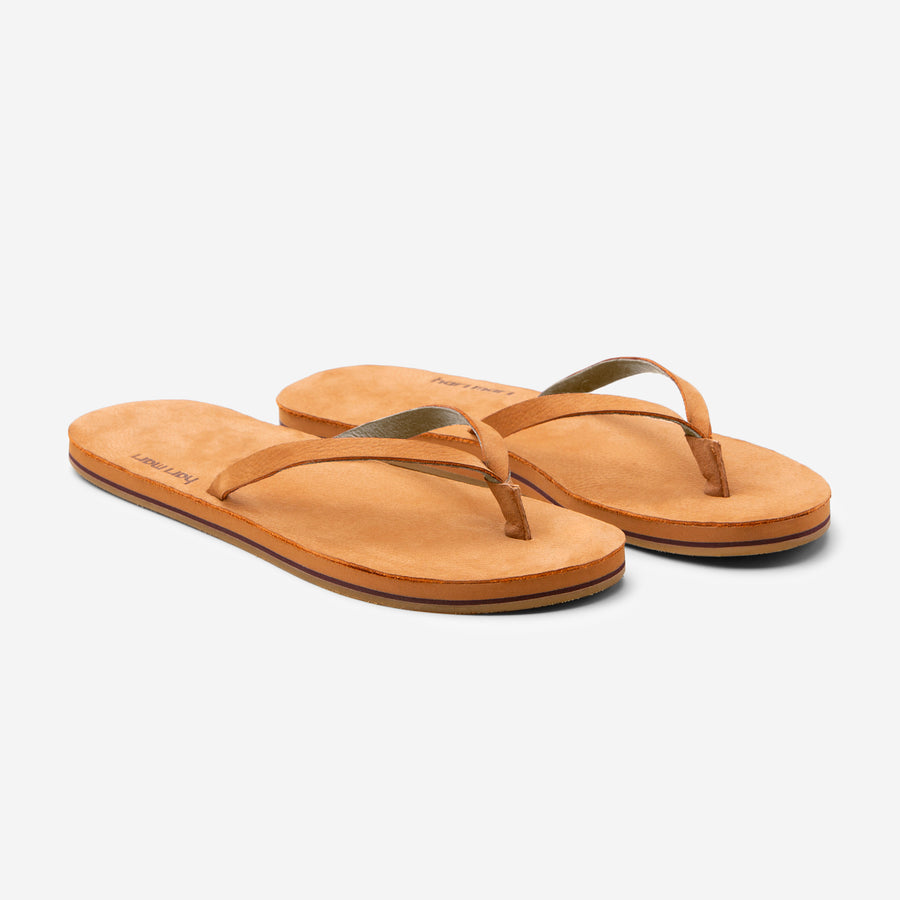 MemoryFoamToe™ Post eliminates break-in period for instant comfort  Soft, v-cut leather straps and premium Nubuck leather foot bed for cloud-like feel  Slim-contoured women’s sandal profile transitions seamlessly from day to night  Firm arch support for all-day comfort  Boat-safe outsoles provide extra grip with 100% rubber traction