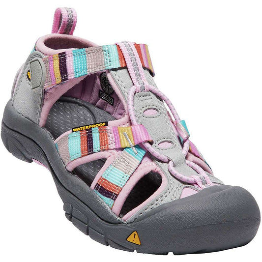 The supportive Keen Newport H2 sandal can take anything a kid can dish out. An adjustable hook-and-loop strap lets kids put them on themselves, and quick-drying webbing is perfect in and out of the water.  Hook and loop strap over instep PFC-Free materials Secure fit lace capture system All KEEN water sandals are machine washable. Use a small amount of detergent, wash on gentle cycle and air dry.