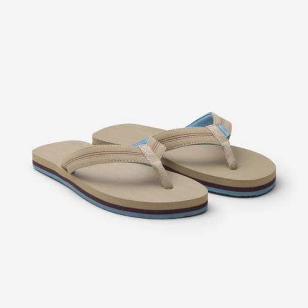 Hari Mari's Kids & Youth Brazos flip flops are as at-home on the playground as they are at the community pool. Constructed with non-marking rubber outsoles, siped rubber footbeds, and water-friendly memory foam-lined leather straps, Brazos are a versatile water-ready companion for wet or dry playtime.