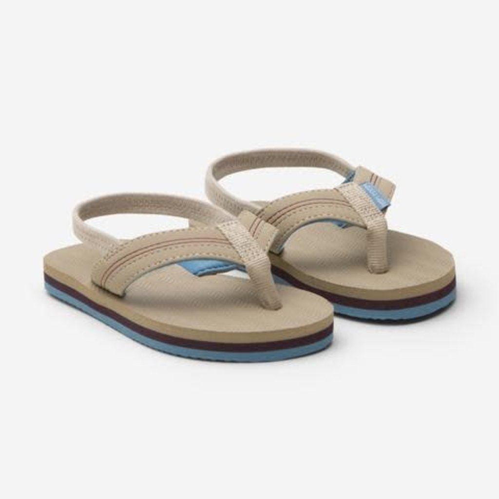 Hari Mari's Kids & Youth Brazos flip flops are as at-home on the playground as they are at the community pool. Constructed with non-marking rubber outsoles, siped rubber footbeds, and water-friendly memory foam-lined leather straps, Brazos are a versatile water-ready companion for wet or dry playtime.