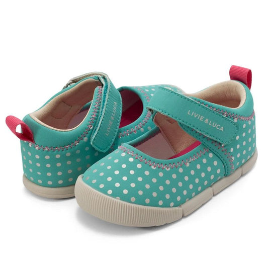 Kaboodle is the water safe activity range from Livie and Luca. They are quick-drying and washable and suitable for all kinds of summer play. They have a synthetic rubber outer with a partially lined water-friendly leather for comfort and breathability. The sole displaces water for quick drying and good traction when wet. Perfect to wear from the playground to the pool and beyond.