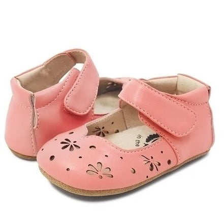 Top off your little cutie's look with this pair of durable Mary Janes complete with a comfy sole to keep her movin' throughout the day.